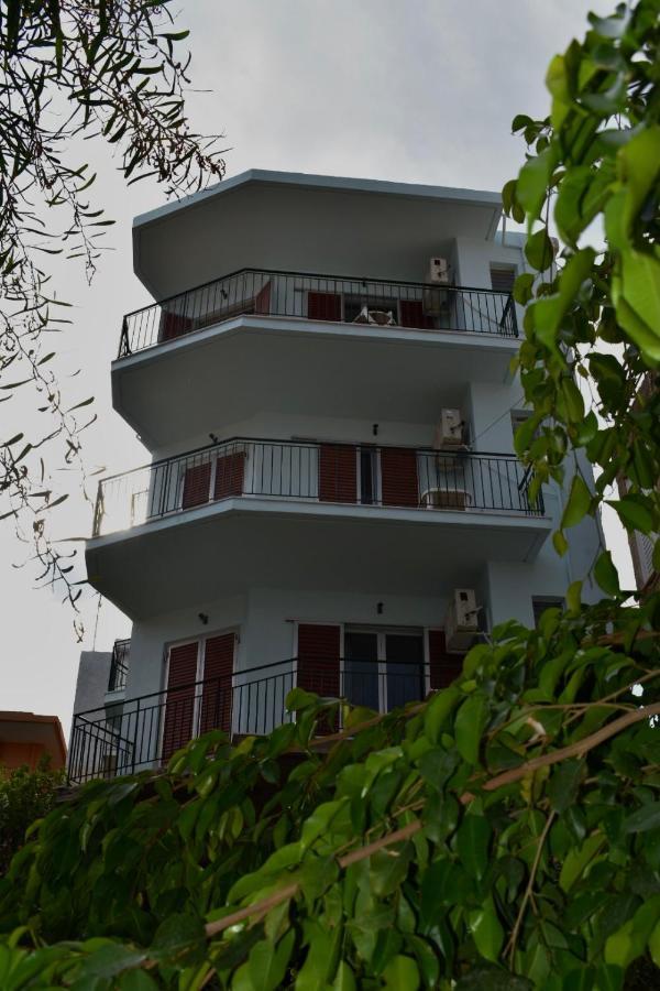 Bob'S Apartments Tolo Ngoại thất bức ảnh